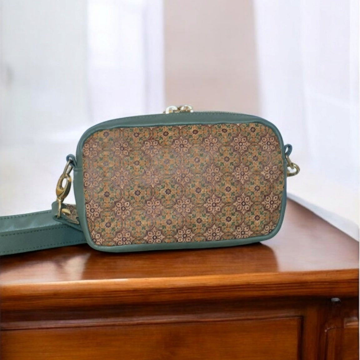 Tiny Cata Crossbody