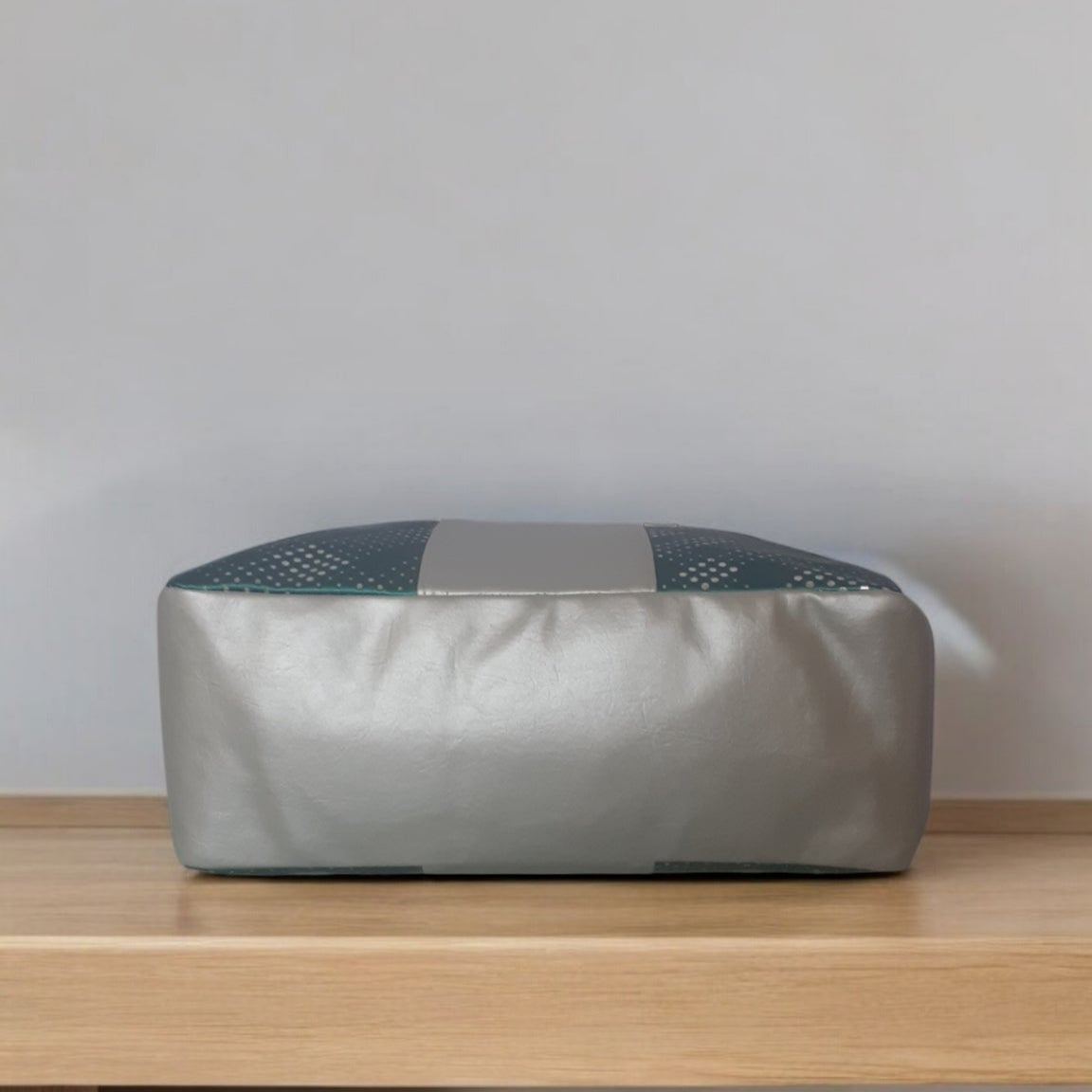 Lira Tote Bag
