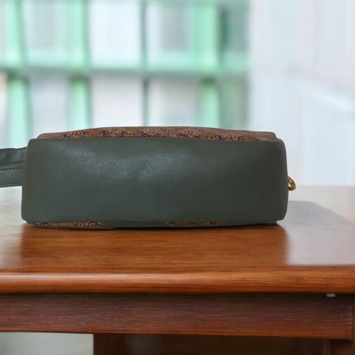 Tiny Cata Crossbody