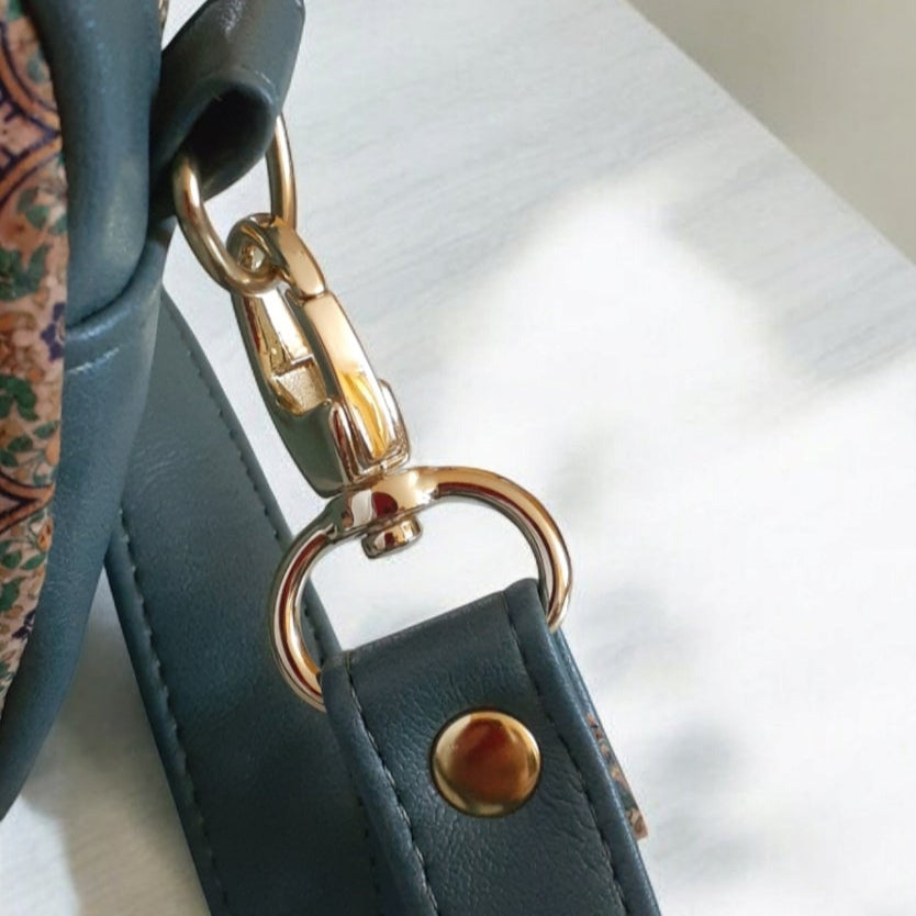 Tiny Cata Crossbody
