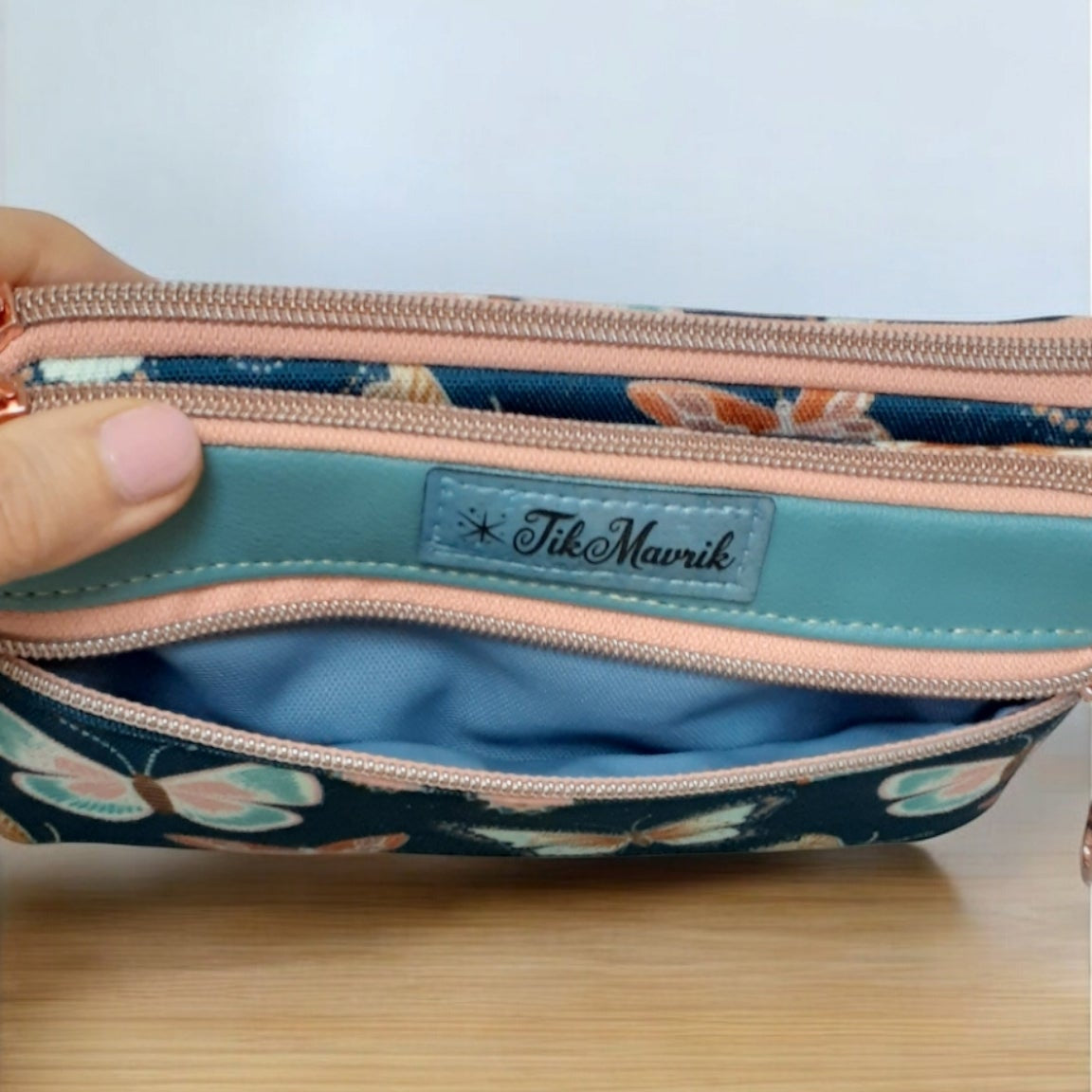 The Tripple Zipper Crossbody