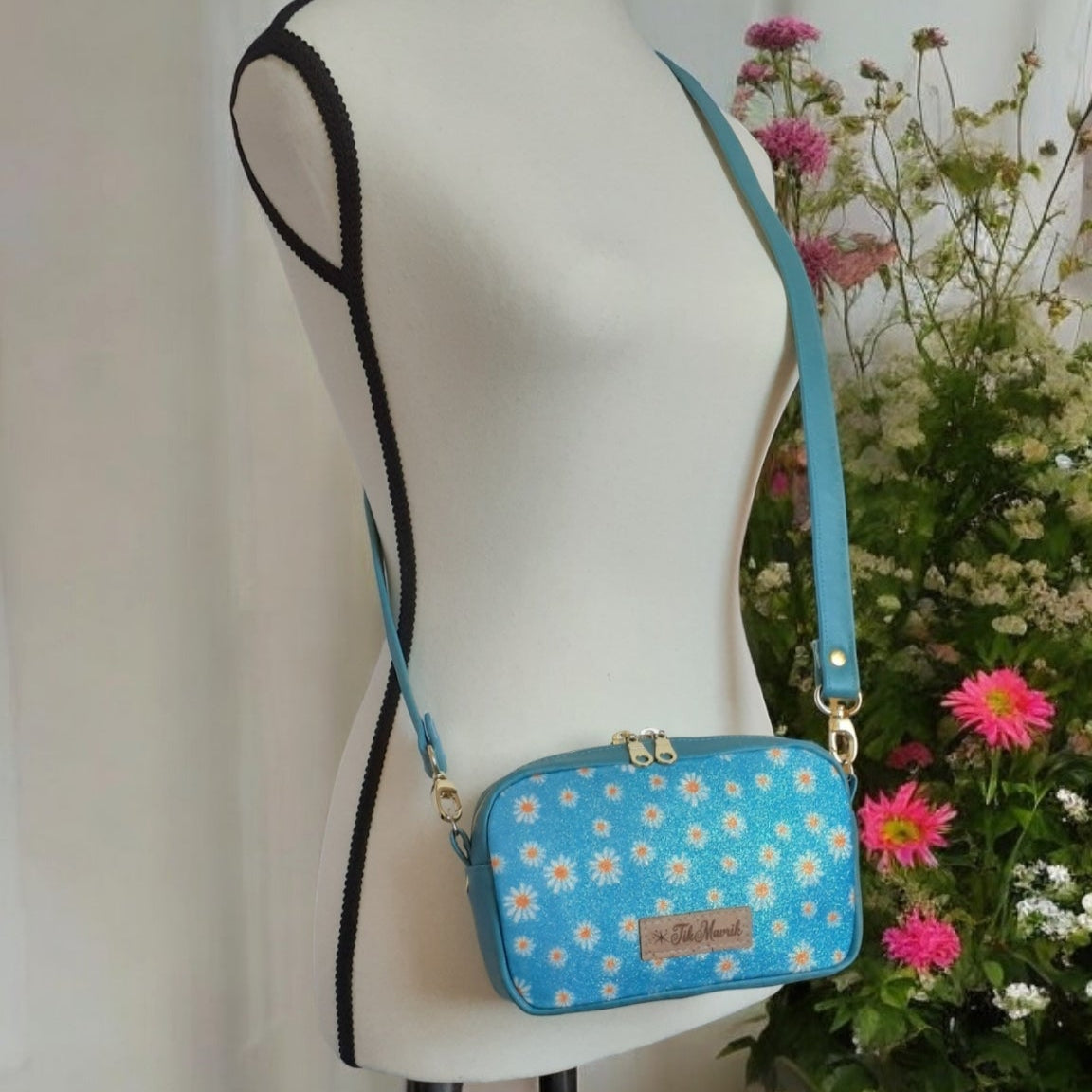 Tiny Cata Crossbody
