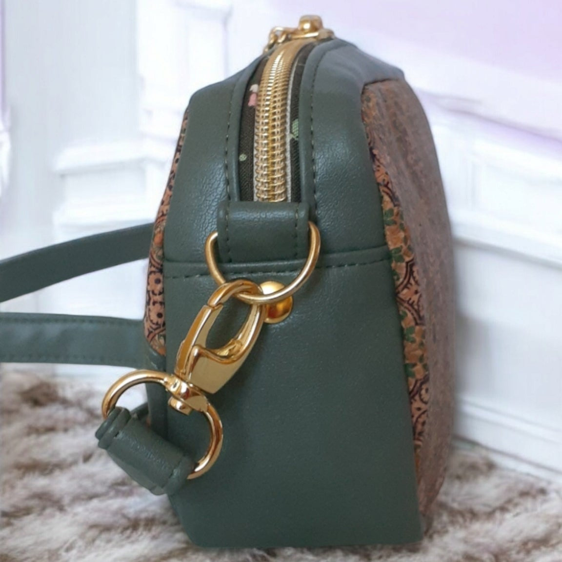 Tiny Cata Crossbody