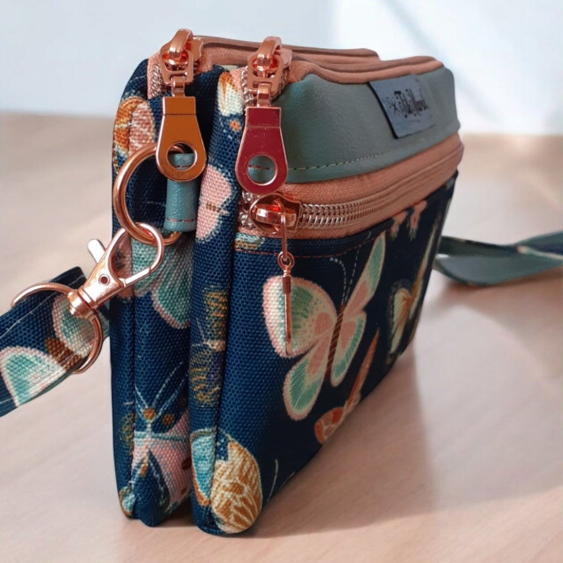 The Tripple Zipper Crossbody