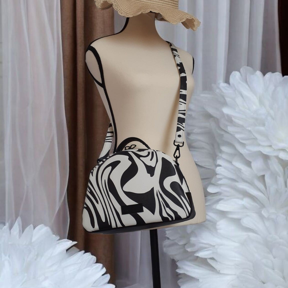 Konin Bowler Purse